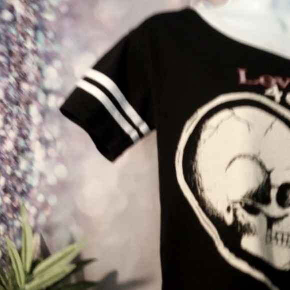 Goodie Two Sleeves  Black - white graphic V neck  T-Shirt Top - Picture 3 of 6